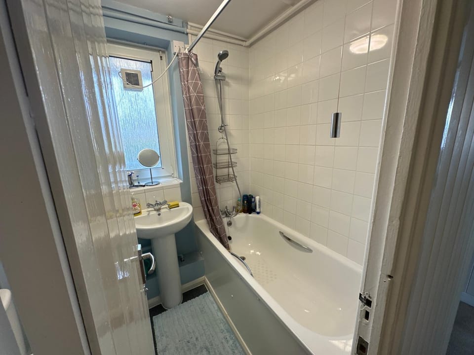 Cozy Room in Shared Home near Canary Wharf Vacation rental in London