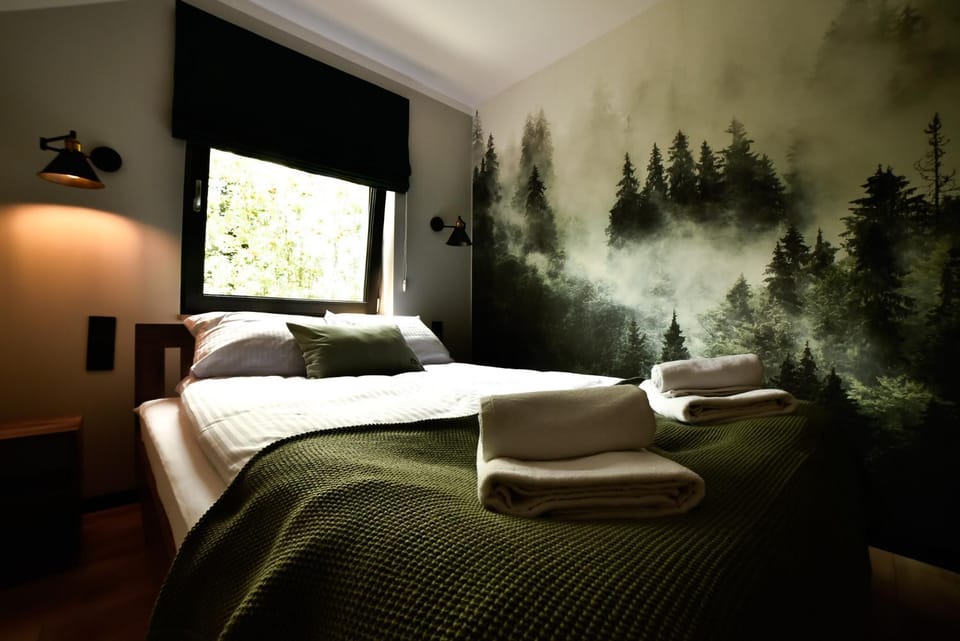 Bed, Bedroom, towels