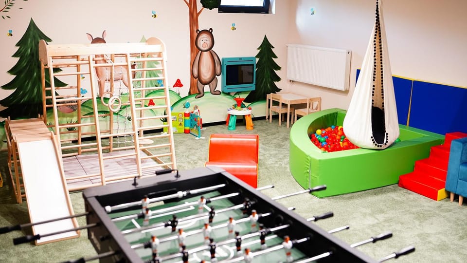 Communal lounge/ TV room, Game Room, Kids's club, Evening entertainment