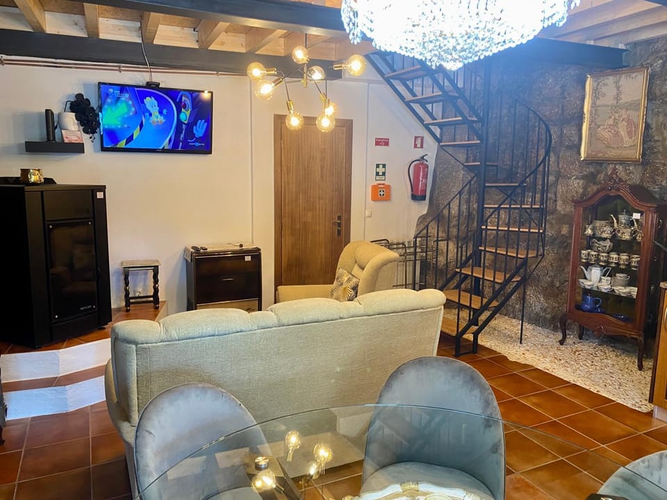 Communal lounge/ TV room, TV and multimedia, Living room, Seating area