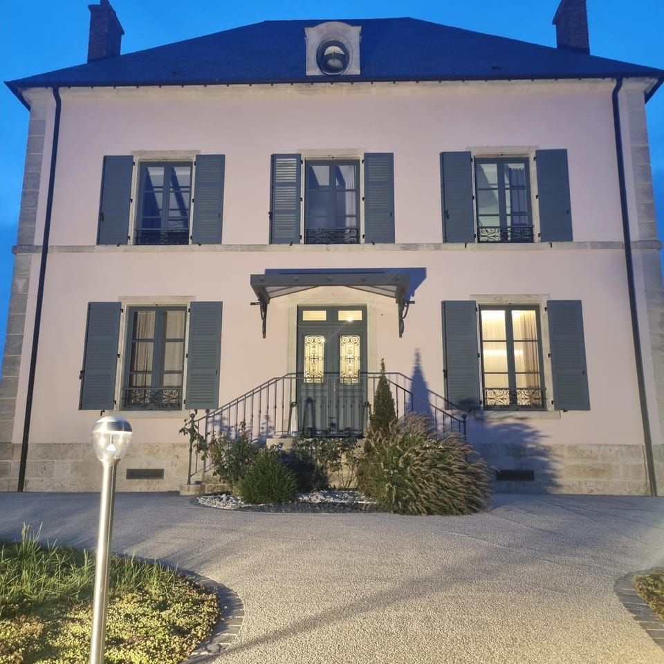 Property building, Facade/entrance, Night