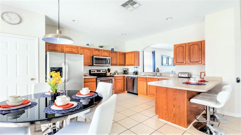 Kitchen or kitchenette, kitchen