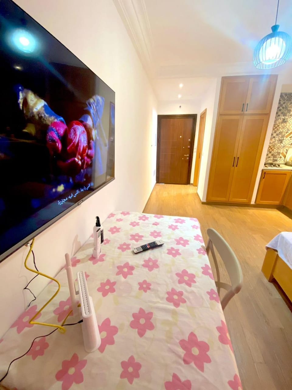 Photo of the whole room, Bedroom, wardrobe