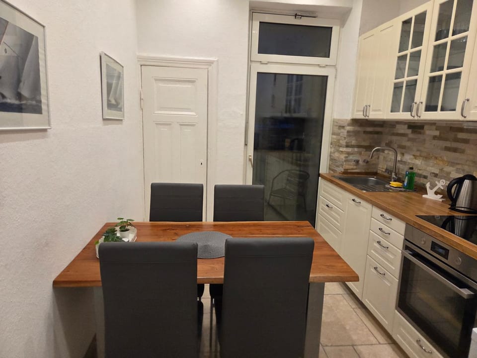 Kitchen or kitchenette, Dining area, dishwasher, oven, stove