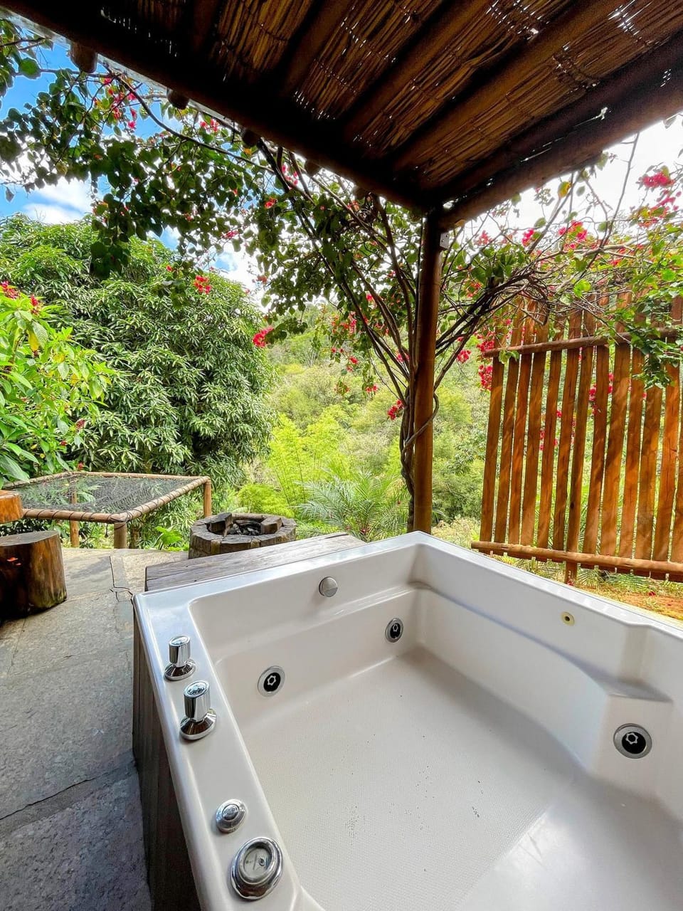 Garden, Hot Tub, Mountain view
