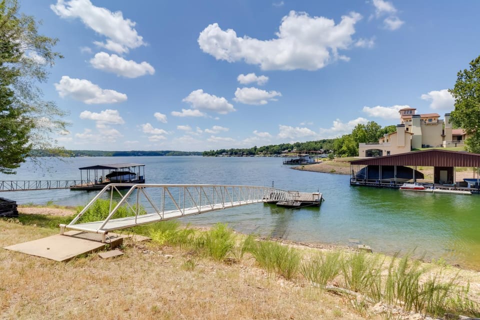 Swim Dock and Views Lakefront Afton Vacation Rental Apartment in Cleora
