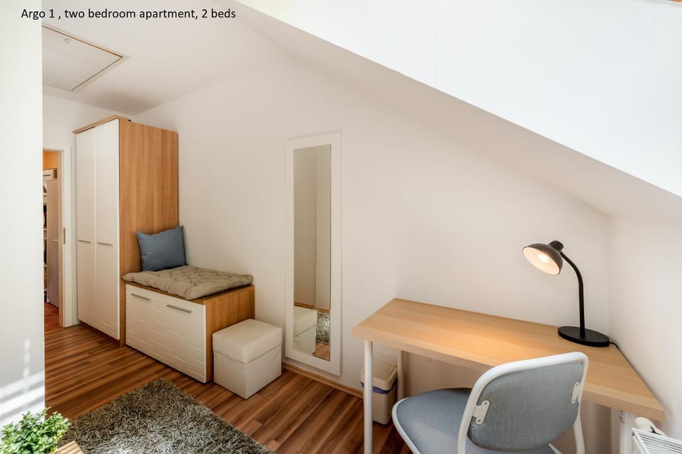Seating area, Bedroom, wardrobe