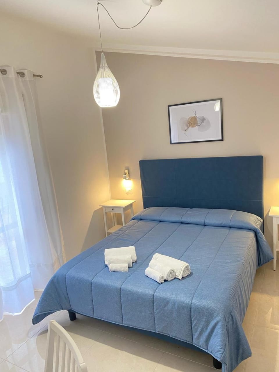 Property building, Bed, View (from property/room), Photo of the whole room, Bedroom, Breakfast, towels