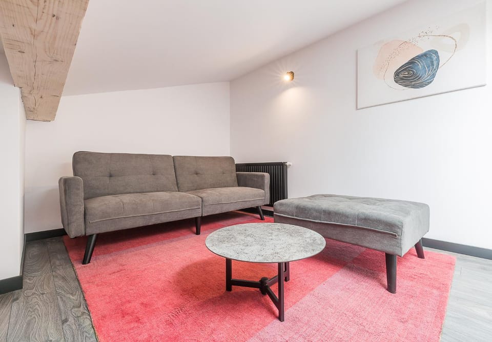 Seating area, Bedroom