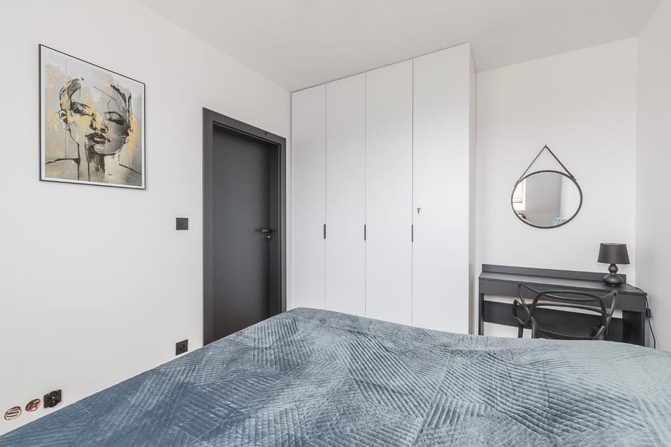 Bed, Photo of the whole room, Bedroom, hair dresser, wardrobe