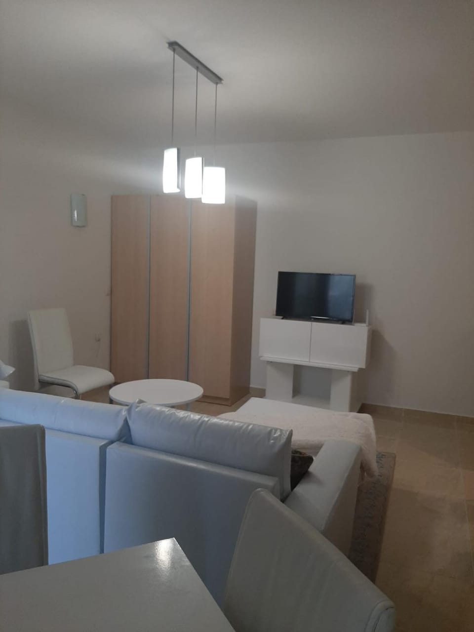 TV and multimedia, Seating area, hair dresser, wardrobe