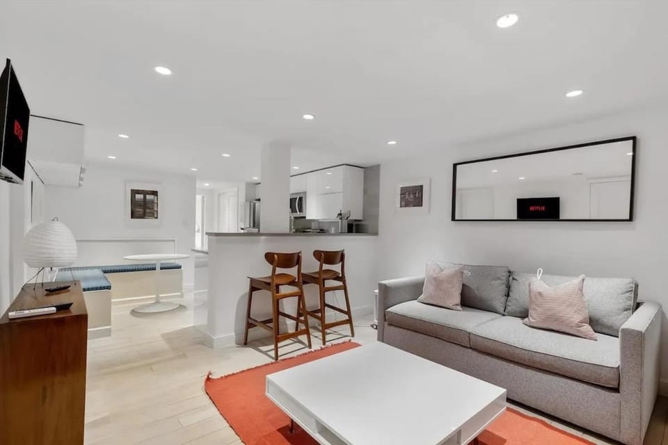 Heart Of Dupont and Walk to Georgetown Apartment in Arlington