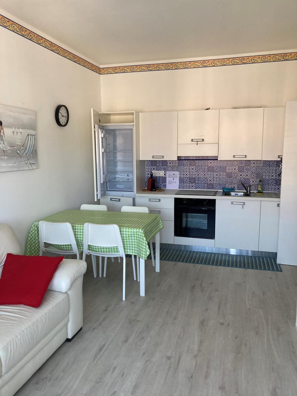 Dining area, minibar, pet friendly, stove, kitchen