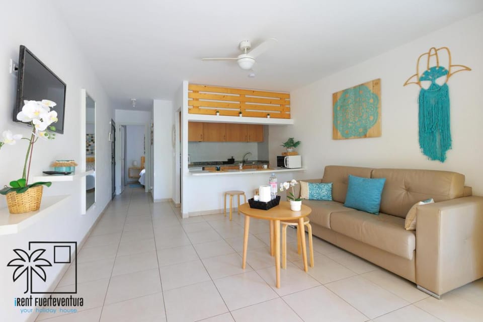 TV and multimedia, Kitchen or kitchenette, Living room, Dining area, internet