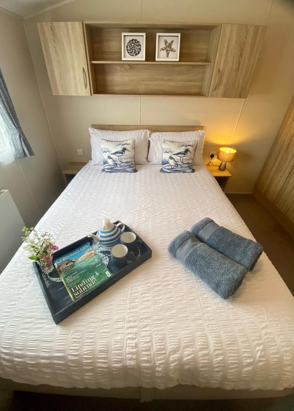 Bedroom, towels