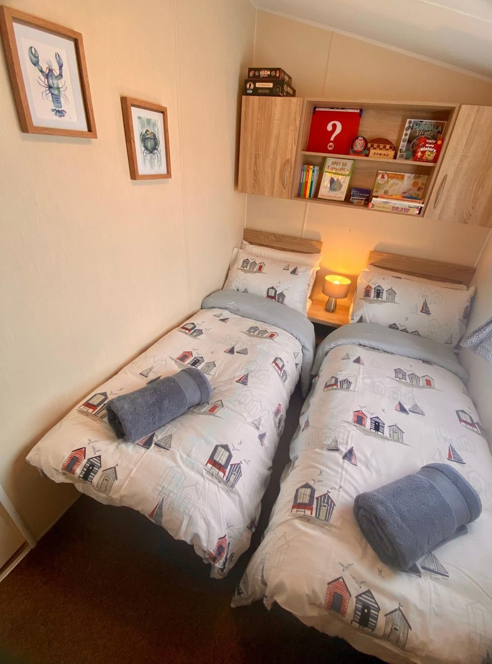 Bedroom, towels