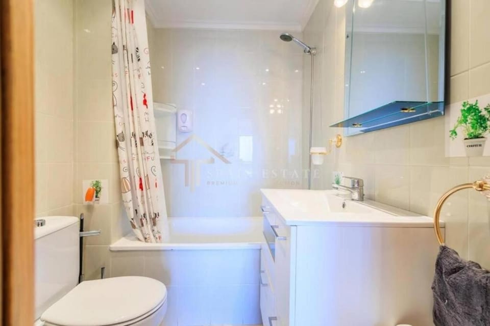 Shower, Bathroom, Bath, bidet, hair dryier