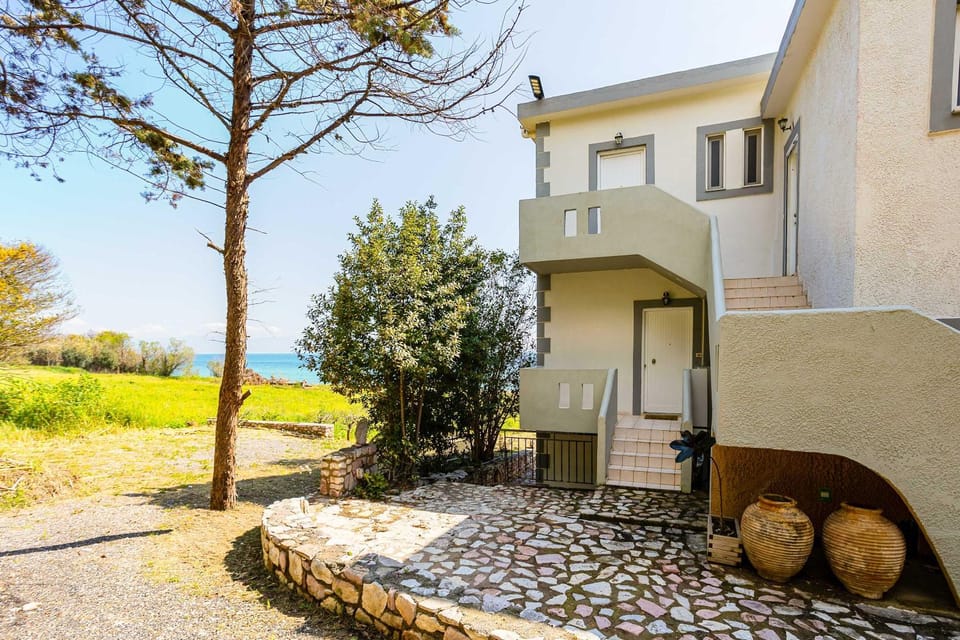 Beachfront Nest Memi, Koroni - Seaheaven Houses - A4 Apartment in Messenia