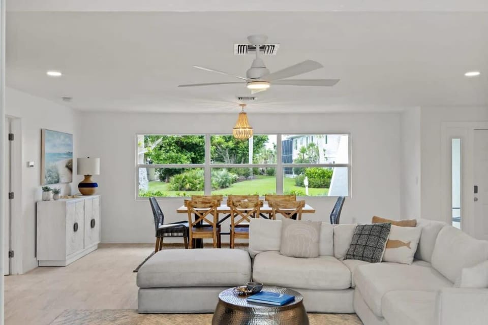 Sanibel Serenity- NEW Gorgeous Near Beach Villa with Pool House in Sanibel Island