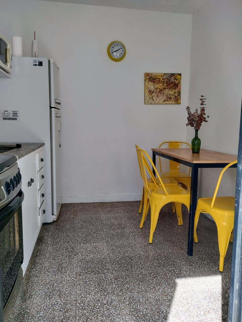 Kitchen or kitchenette, Dining area, oven, stove