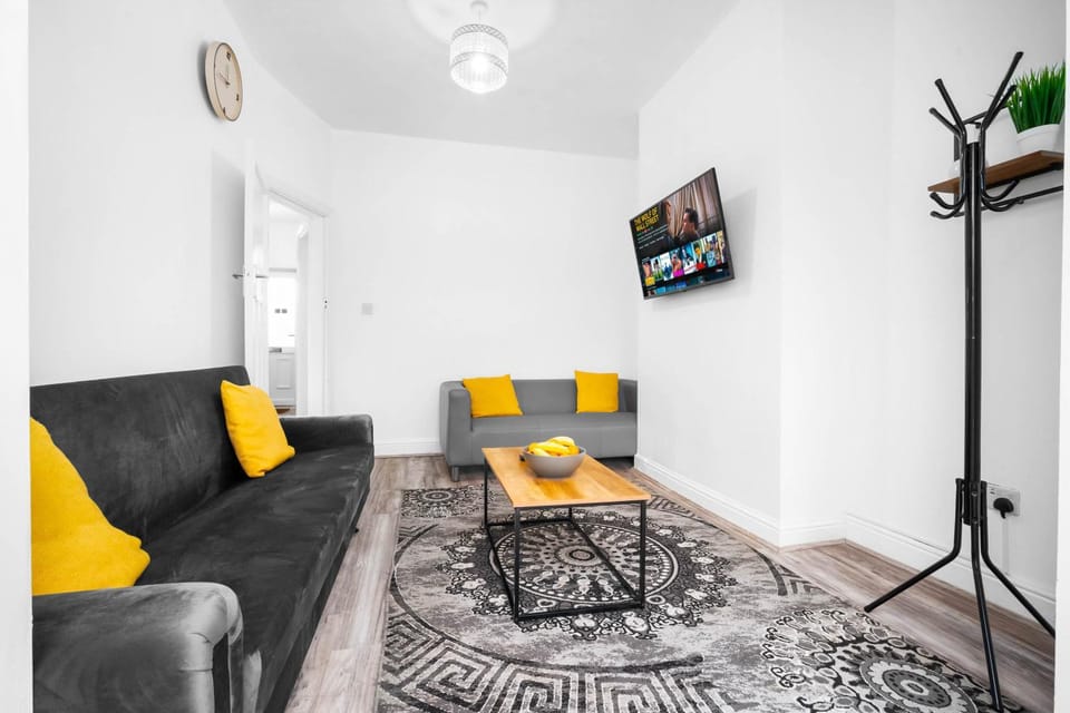 Home in Birmingham Cosy Stays House in Solihull