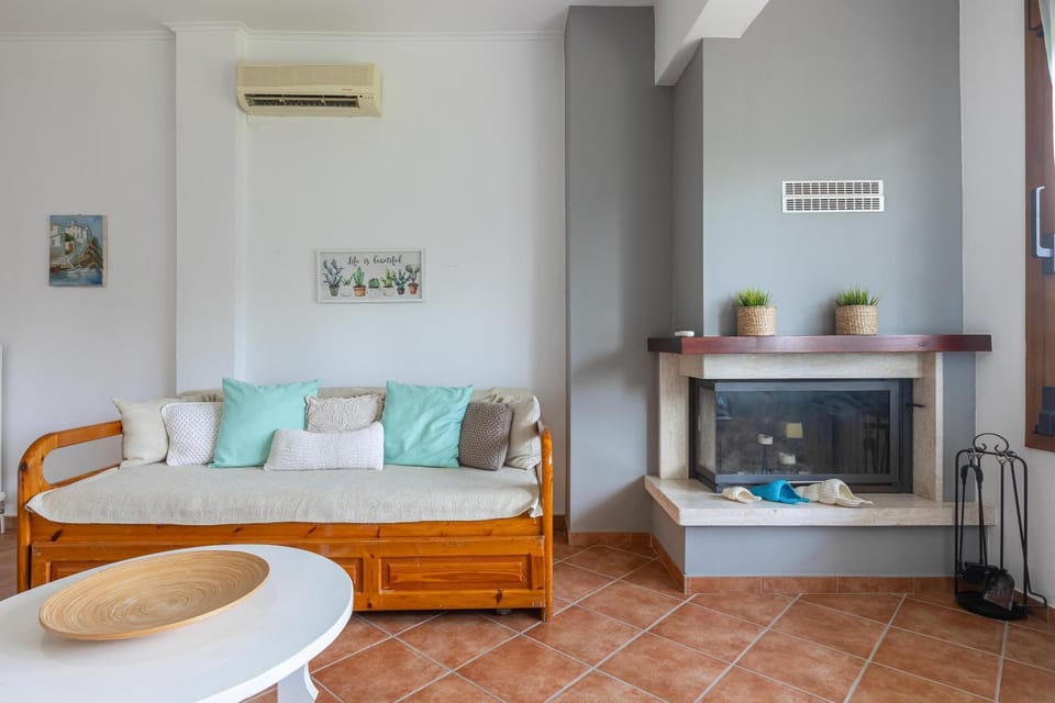 Living room, Photo of the whole room, Seating area, flat iron, air conditioner
