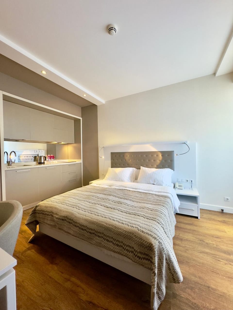 Bed, Photo of the whole room
