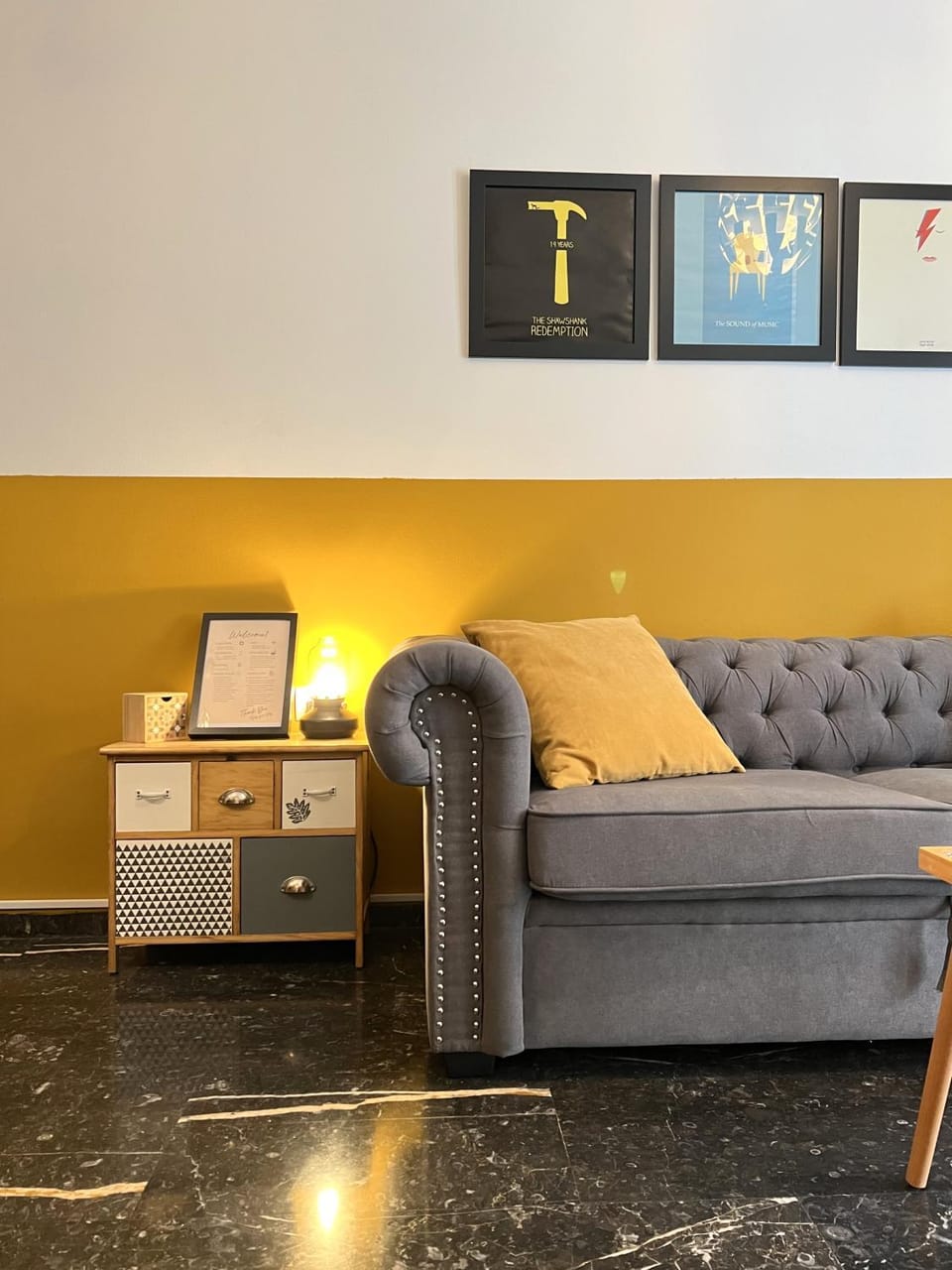 Living room, Seating area