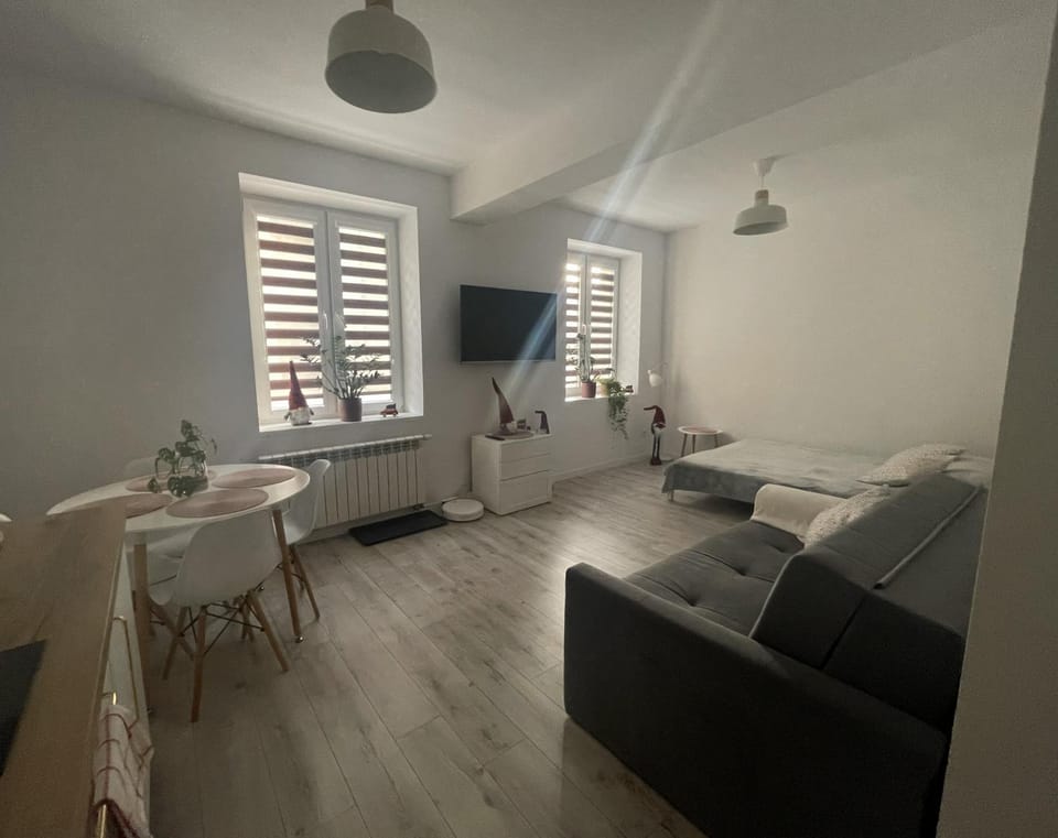 Communal lounge/ TV room, TV and multimedia, Living room, Seating area, Dining area