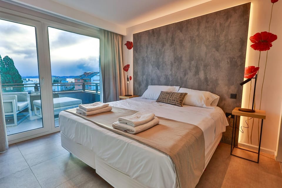 Bed, View (from property/room), Balcony/Terrace, Photo of the whole room, Bedroom, towels