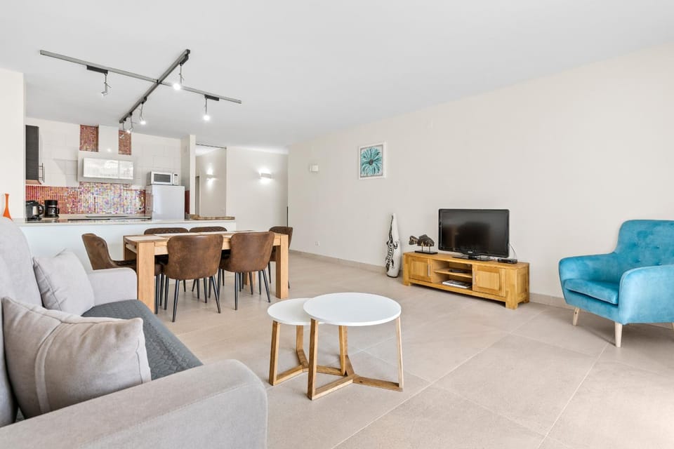 Communal lounge/ TV room, TV and multimedia, Living room, Seating area