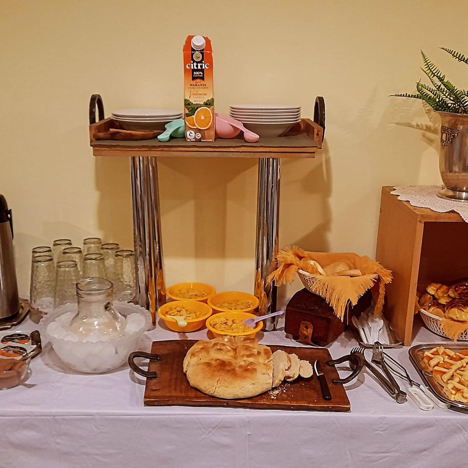 Continental breakfast, Buffet breakfast