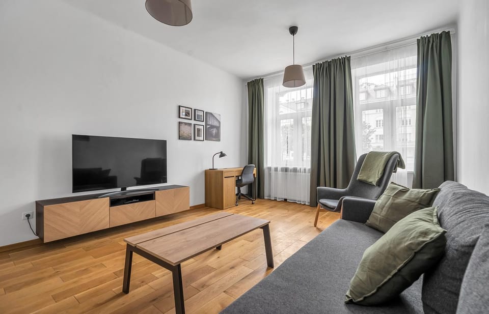 Communal lounge/ TV room, TV and multimedia, Living room, Seating area, Evening entertainment