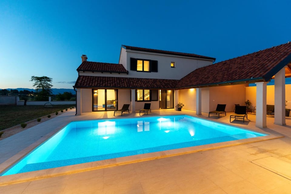 Property building, Night, Garden, Balcony/Terrace, Seating area, Swimming pool, Sunset, sunbed