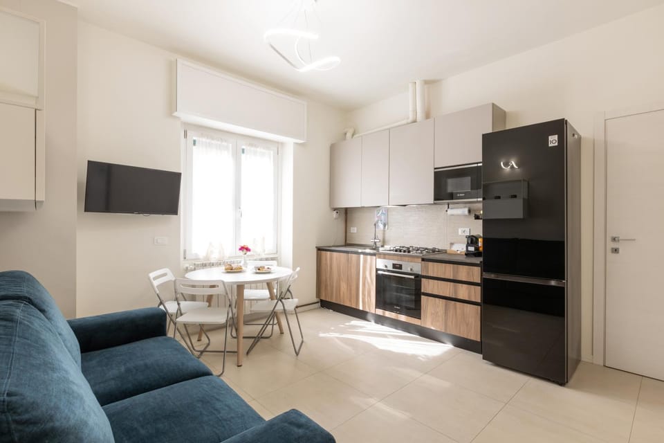 TV and multimedia, Kitchen or kitchenette, Living room, Seating area, Dining area, dishwasher, oven, stove