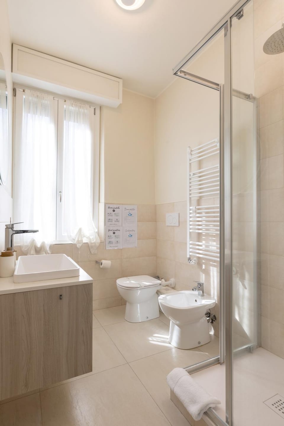 Shower, Toilet, Bathroom, bidet, towels