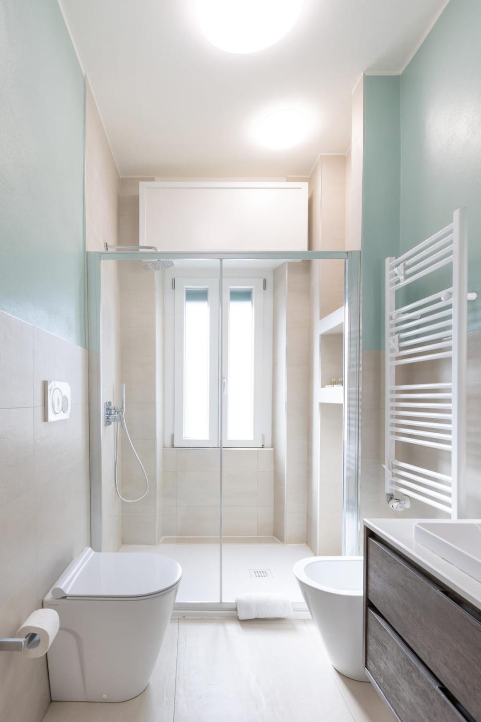 Shower, Toilet, Bathroom, towels