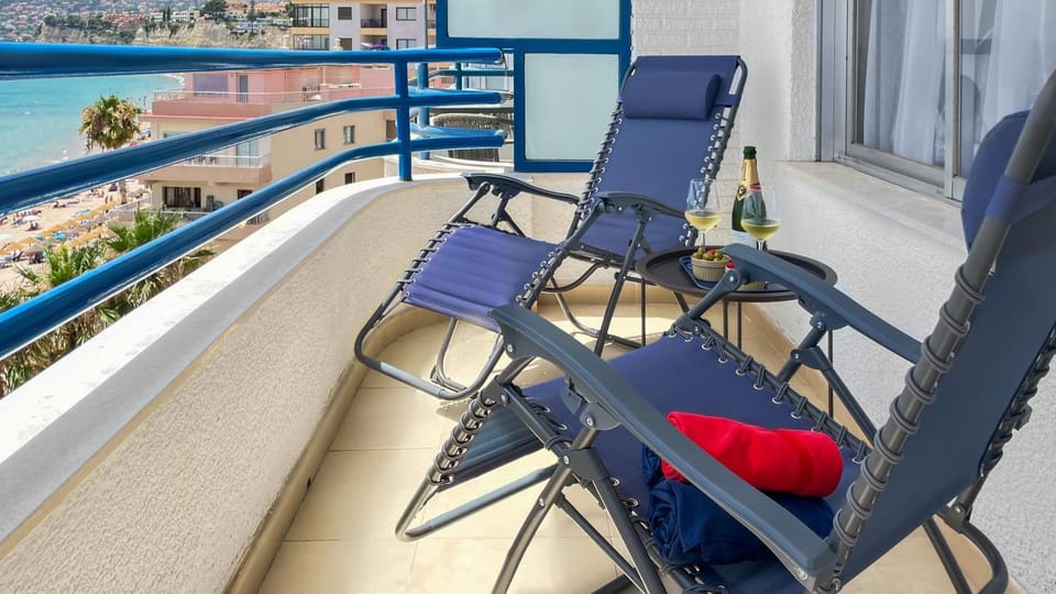 View (from property/room), Balcony/Terrace, sunbed