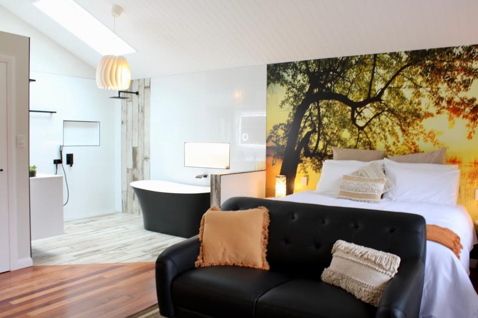 Bathroom, Living room, Bedroom