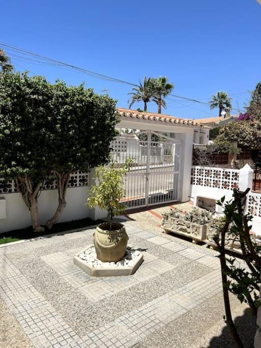 Detached Pool Villa, idyllic setting 450m to beach Villa in Axarquía