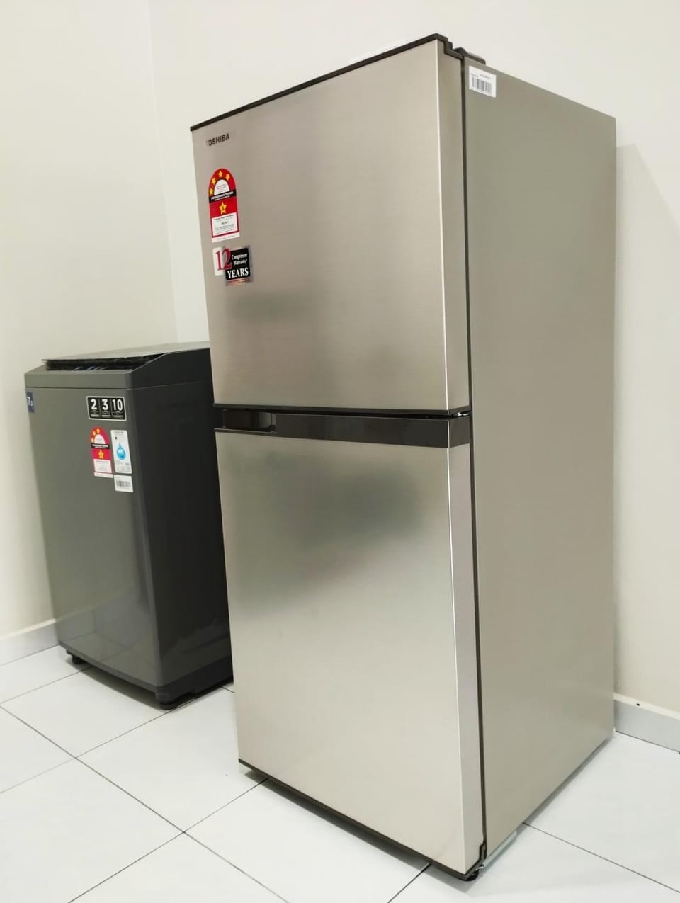 Kitchen or kitchenette, oven, washing machine