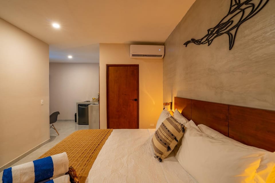 Bed, TV and multimedia, Photo of the whole room, Bedroom, air conditioner