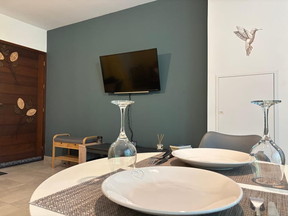 Communal lounge/ TV room, TV and multimedia, Living room, Seating area