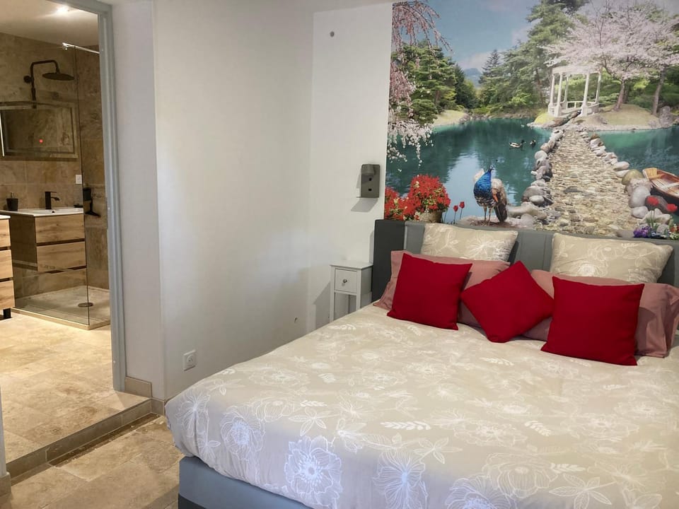 Le Studio d Aurélie avec SPA été en pleine campagne et proche de toute commodité Apartment in Provence-Alpes-Côte d'Azur