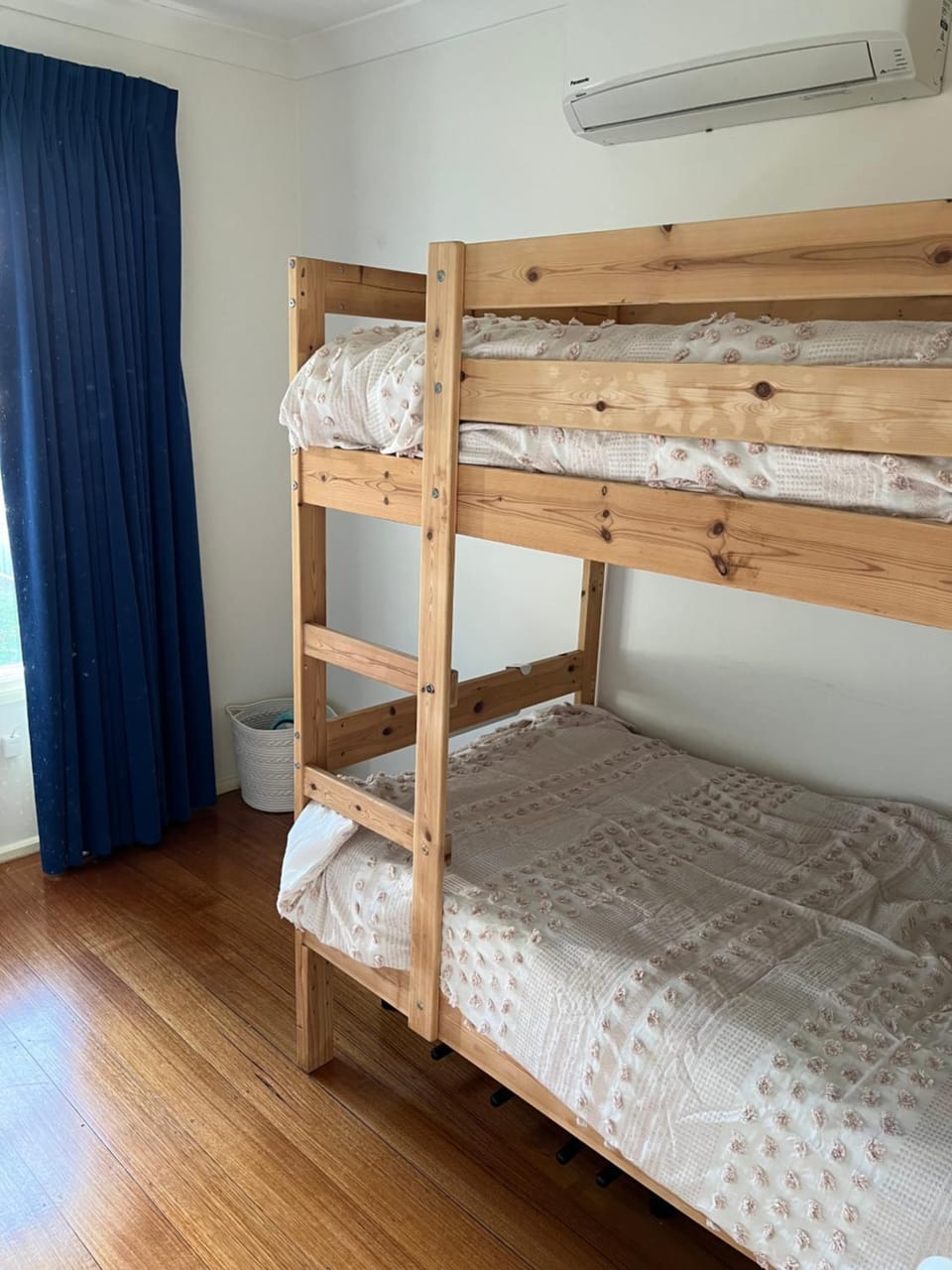 Bedroom, bunk bed