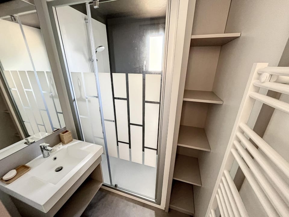 Chalet de standing pour 4 pers., piscine couverte et chauffée, à deux pas de la plage, Wi-Fi gratuit - FR-1-361-515 Chalet in Saint-Pair-sur-Mer