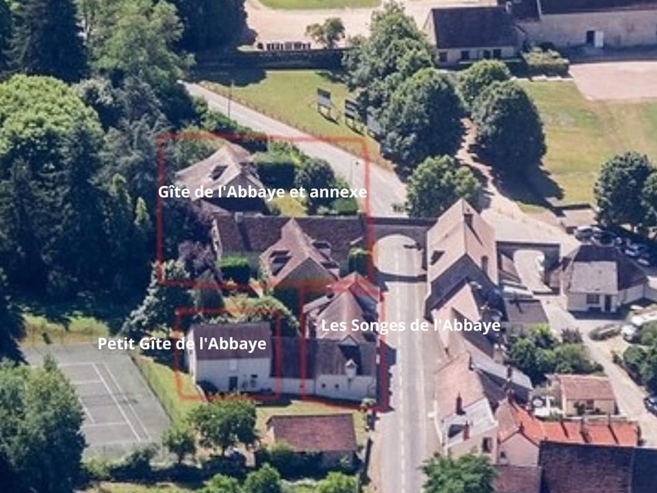 Gîte Contemporain près de l'Abbaye de Noirlac avec Jardin, Wi-Fi et Commodités Incluses - FR-1-586-38 House in Centre-Val de Loire