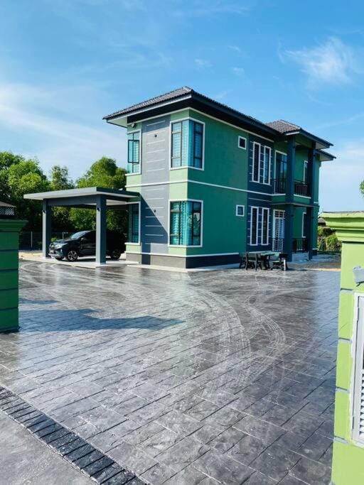Property building, Day