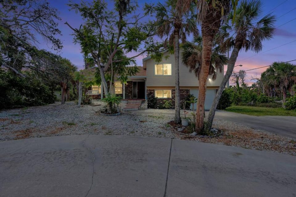 Beachside Bliss: Family-Friendly House in Manasota Key