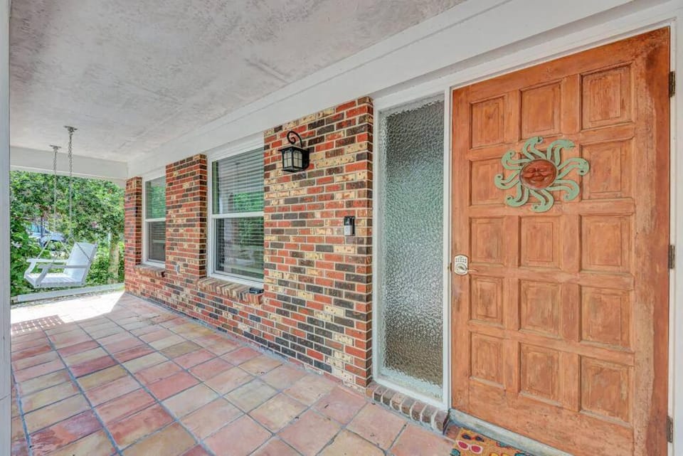 Beachside Bliss: Family-Friendly House in Manasota Key